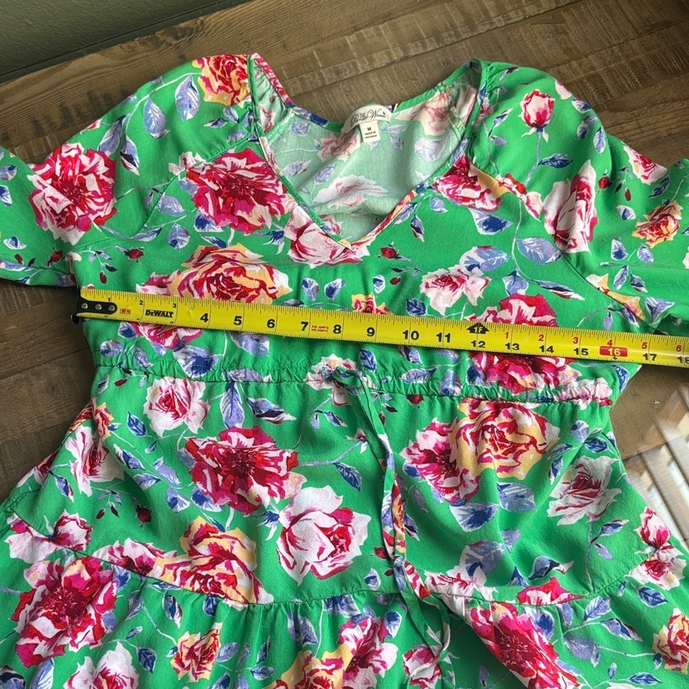The Pioneer Woman Green Floral Tiered Midi Dress with V-Neck 🤩 - Picture 7 of 8